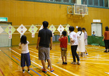 吹き矢の様子
