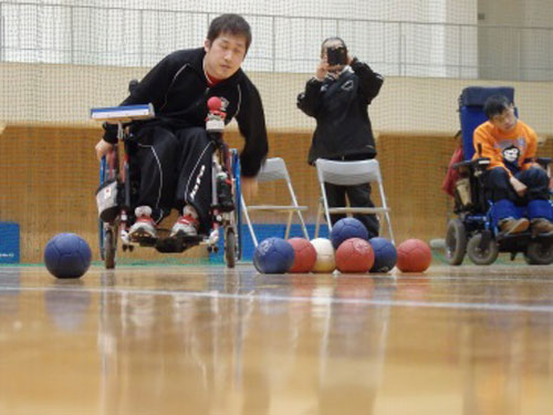 ボッチャ講習会（平成26年度障害者スポーツ普及育成事業）